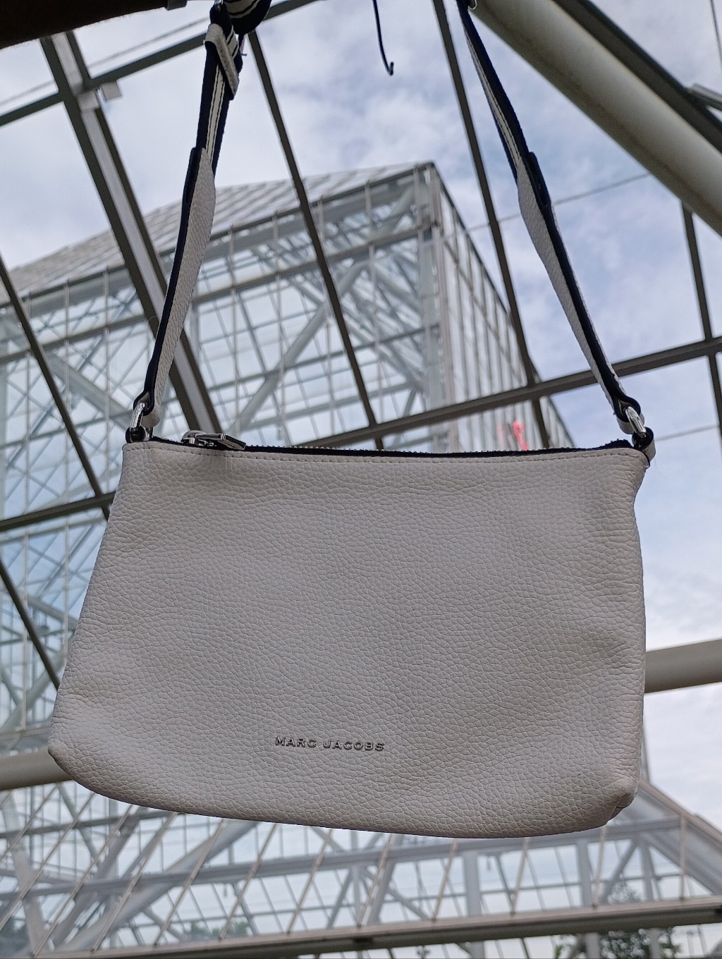 Marc Jacobs Cosmo Pebbled Leather Crossbody Bag In White